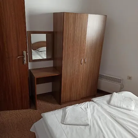 Private Nevena パンポロボ