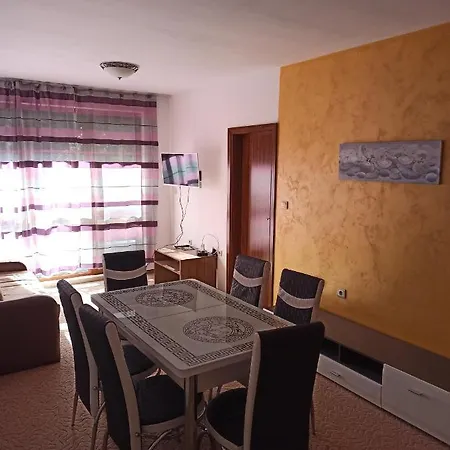 Private Nevena パンポロボ